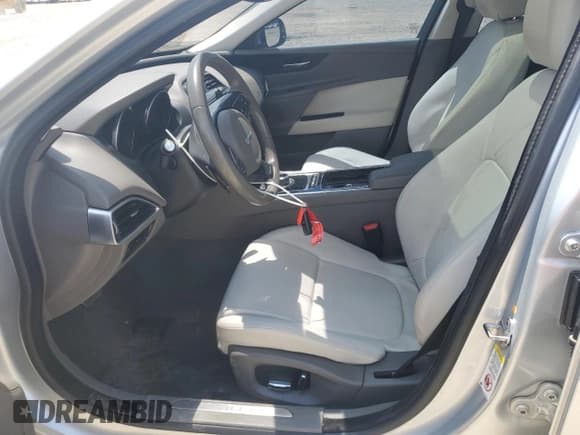 ✅ 2019 Jaguar XE 25t • VIN: SAJAR4FXXKCP49686 • Лот: 63562495. Опубликован ранее на Copart с пробегом 64 011 миль. Бесплатный доступ к архиву аукционных продаж из США и подробный отчёт об истории автомобиля на DreamBid. Изображение 7.