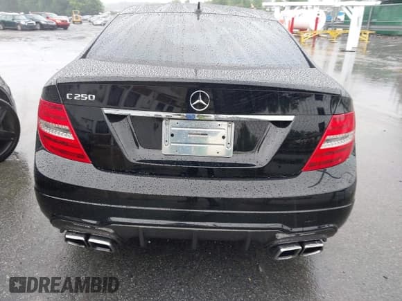 ✅ 2013 Mercedes-Benz C 250 • VIN: WDDGJ4HB0DF992139 • Lot: 42428188. Wystawiony na IAAI z przebiegiem 108 584 mil. Bezpłatny archiwum sprzedaży aukcyjnych z USA i szczegółowy raport historii pojazdu na DreamBid. Zdjęcie 16.