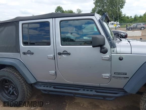 ✅ 2018 Jeep Wrangler Unlimited Sport S • VIN: 1C4HJWDG2JL927298 • Лот: 43055106. Опубликован ранее на IAAI с пробегом 95 597 миль. Бесплатный доступ к архиву аукционных продаж из США и подробный отчёт об истории автомобиля на DreamBid. Изображение 14.