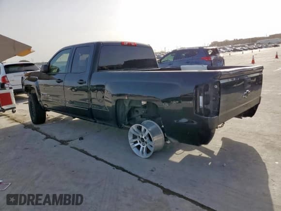 ✅ 2016 Chevrolet Silverado 1500 Custom • VIN: 1GCRCPEC6GZ292723 • Лот: 48423735. Опубликован ранее на Copart с пробегом Не указан. Бесплатный доступ к архиву аукционных продаж из США и подробный отчёт об истории автомобиля на DreamBid. Изображение 2.