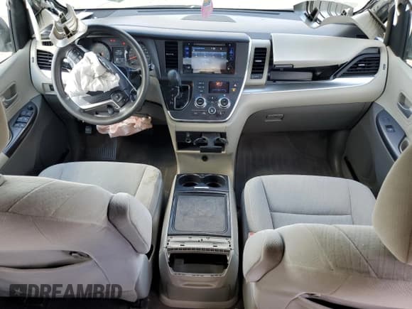 ✅ 2016 Toyota Sienna LE • VIN: 5TDKK3DC1GS730757 • Лот: 83884075. Опубликован ранее на Copart с пробегом 464 871 миль. Бесплатный доступ к архиву аукционных продаж из США и подробный отчёт об истории автомобиля на DreamBid. Изображение 8.