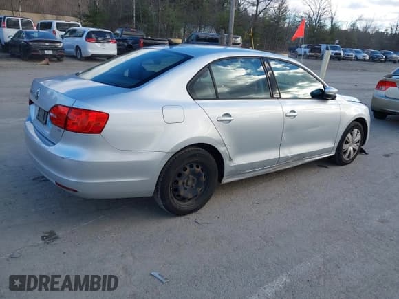 ✅ 2014 Volkswagen Jetta SE • VIN: 3VWD17AJ6EM240489 • Lot: 43792571. Listed on IAAI with 104,143 mi. Free auction sales archive from the USA and detailed vehicle history report at DreamBid. Image 4.