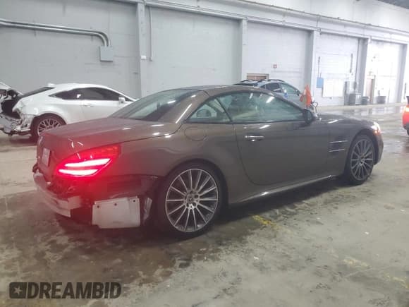 ✅ 2019 Mercedes-Benz SL 550 • VIN: WDDJK7DAXKF054437 • Лот: 56404905. Опубликован ранее на Copart с пробегом 74 090 миль. Бесплатный доступ к архиву аукционных продаж из США и подробный отчёт об истории автомобиля на DreamBid. Изображение 3.
