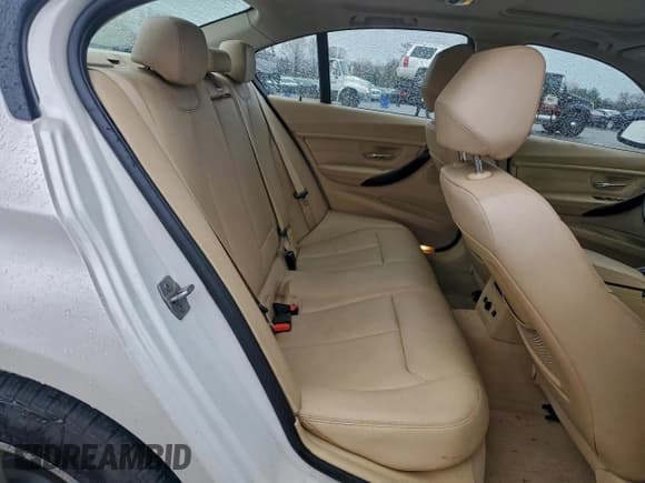 ✅ 2015 BMW 3 Series 328i xDrive • VIN: WBA3B5G50FNS13416 • Лот: 94340145. Опубликован ранее на Copart с пробегом 204 636 миль. Бесплатный доступ к архиву аукционных продаж из США и подробный отчёт об истории автомобиля на DreamBid. Изображение 10.