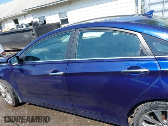 2011 Hyundai Sonata SE with VIN 5NPEC4ABXBH186172, listed as a IAAI auction lot 42737877 with 89,732 mi miles and . Bid and sale history available at DreamBid. Image 15.