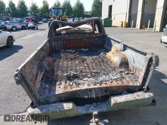 ✅ 2001 Dodge 2500 • VIN: 3B7KF23761G195420 • Lot: 43177900. Wystawiony na IAAI z przebiegiem Nie podano. Bezpłatny archiwum sprzedaży aukcyjnych z USA i szczegółowy raport historii pojazdu na DreamBid. Zdjęcie 12.