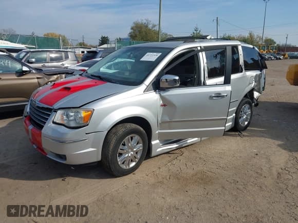 ✅ 2010 Chrysler Town & Country Limited • VIN: 2A4RR7DX9AR427885 • Lot: 40721930. Wystawiony na IAAI z przebiegiem 69 637 mil. Bezpłatny archiwum sprzedaży aukcyjnych z USA i szczegółowy raport historii pojazdu na DreamBid. Zdjęcie 17.