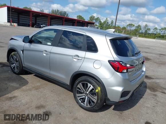 ✅ 2023 Mitsubishi Outlander ES • VIN: JA4ARUAU7PU015045 • Lot: 42234248. Listed on IAAI with 30,020 mi. Free auction sales archive from the USA and detailed vehicle history report at DreamBid. Image 3.