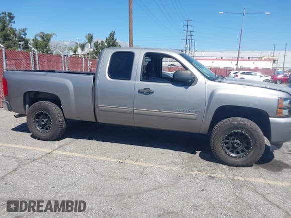 ✅ 2009 Chevrolet Silverado 1500 • VIN: 2GCEC290691114694 • Lot: 41857504. Wystawiony na IAAI z przebiegiem 188 705 mil. Bezpłatny archiwum sprzedaży aukcyjnych z USA i szczegółowy raport historii pojazdu na DreamBid. Zdjęcie 13.