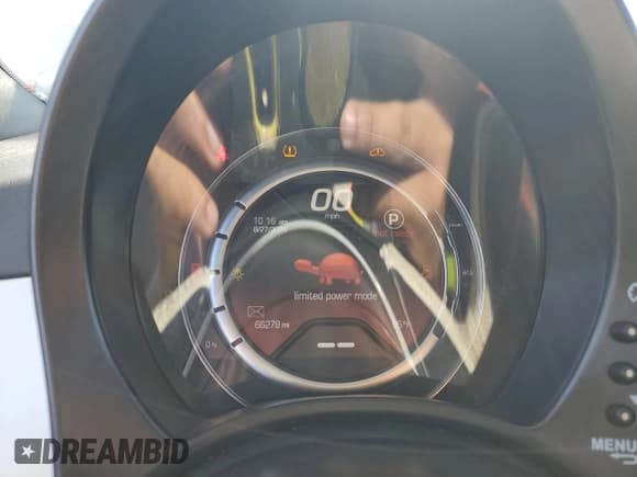 ✅ 2017 FIAT 500e • VIN: 3C3CFFGE3HT609232 • Lot: 69082054. Listed on Copart with 66,278 mi. Free auction sales archive from the USA and detailed vehicle history report at DreamBid. Image 9.