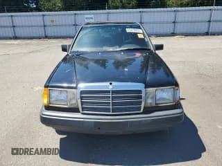 ✅ 1989 Mercedes-Benz 260 • VIN: WDBEA26D4KA881502 • Лот: 63270585. Опубликован ранее на Copart с пробегом 236 998 миль. Бесплатный доступ к архиву аукционных продаж из США и подробный отчёт об истории автомобиля на DreamBid. Изображение 5.
