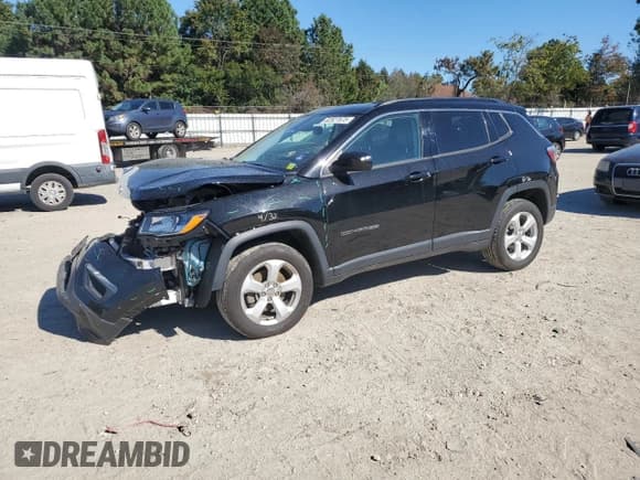✅ 2018 Jeep Compass Latitude • VIN: 3C4NJDBB6JT450779 • Lot: 82527675. Listed on Copart with 40,343 mi. Free auction sales archive from the USA and detailed vehicle history report at DreamBid. Image 1.