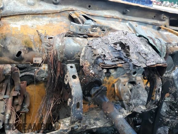 ✅ 2011 Toyota Sienna • VIN: 5TDZK3DC2BS043780 • Lot: 68895105. Wystawiony na Copart z przebiegiem Nie podano. Bezpłatny archiwum sprzedaży aukcyjnych z USA i szczegółowy raport historii pojazdu na DreamBid. Zdjęcie 9.