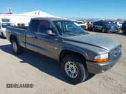 ✅ 2002 Dodge Dakota • VIN: 1B7GG12X02S601572 • Lot: 41599774. Wystawiony na IAAI z przebiegiem 201 890 mil. Bezpłatny archiwum sprzedaży aukcyjnych z USA i szczegółowy raport historii pojazdu na DreamBid. Zdjęcie 1.