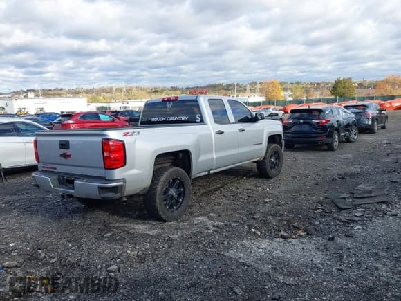 ✅ 2017 Chevrolet Silverado 1500 LT • VIN: 1GCVKREH3HZ375648 • Lot: 43584035. Wystawiony na IAAI z przebiegiem 68 146 mil. Bezpłatny archiwum sprzedaży aukcyjnych z USA i szczegółowy raport historii pojazdu na DreamBid. Zdjęcie 4.