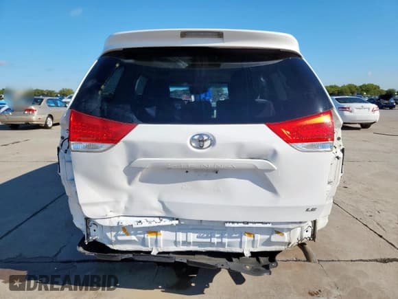 ✅ 2012 Toyota Sienna LE • VIN: 5TDKK3DC3CS256790 • Лот: 81681175. Опубликован ранее на Copart с пробегом 172 149 миль. Бесплатный доступ к архиву аукционных продаж из США и подробный отчёт об истории автомобиля на DreamBid. Изображение 6.
