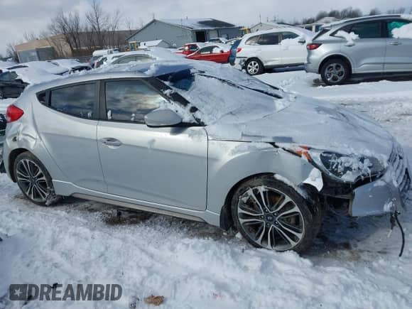 2016 Hyundai Veloster Turbo z VIN KMHTC6AE0GU294970, wystawiony jako IAAI lot #41595072 z przebiegiem 133 922 mil mil oraz . Historia ofert i sprzedaży dostępna na DreamBid. Obrazek 13.