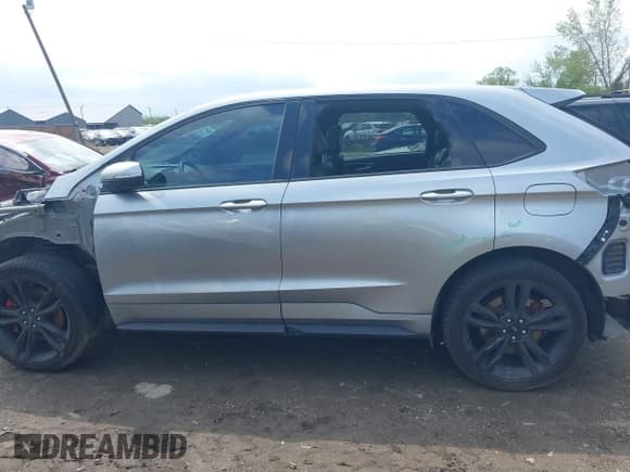 ✅ 2020 Ford Edge ST • VIN: 2FMPK4AP0LBA05872 • Lot: 42173412. Wystawiony na IAAI z przebiegiem 97 912 mil. Bezpłatny archiwum sprzedaży aukcyjnych z USA i szczegółowy raport historii pojazdu na DreamBid. Zdjęcie 14.