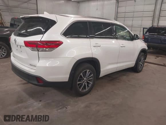 ✅ 2017 Toyota Highlander XLE • VIN: 5TDJZRFH6HS483384 • Lot: 42691358. Listed on IAAI with 198,958 mi. Free auction sales archive from the USA and detailed vehicle history report at DreamBid. Image 4.