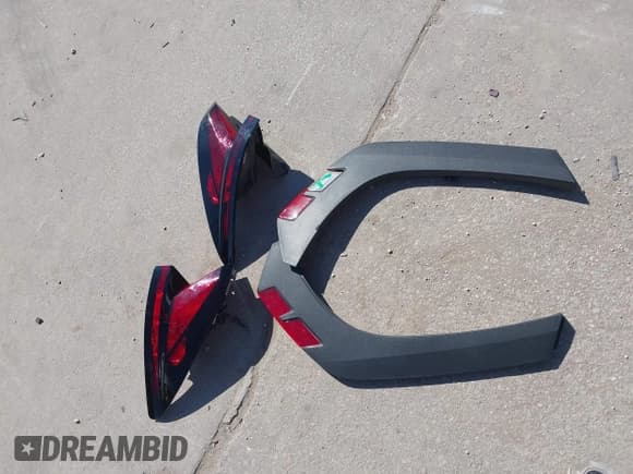 ✅ 2025 Hyundai Tucson SEL • VIN: 5NMJB3DE3SH530021 • Lot: 43651307. Wystawiony na IAAI z przebiegiem 21 100 mil. Bezpłatny archiwum sprzedaży aukcyjnych z USA i szczegółowy raport historii pojazdu na DreamBid. Zdjęcie 18.