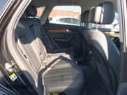 ✅ 2023 Audi Q5 Premium • VIN: WA1ABAFY0P2196466 • Lot: 42977801. Wystawiony na IAAI z przebiegiem 26 401 mil. Bezpłatny archiwum sprzedaży aukcyjnych z USA i szczegółowy raport historii pojazdu na DreamBid. Zdjęcie 8.