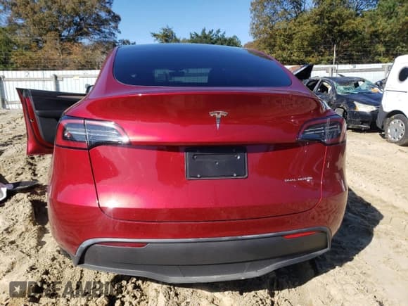 ✅ 2024 Tesla Model Y Long Range • VIN: 7SAYGDEE8RA260929 • Лот: 90700865. Опубликован ранее на Copart с пробегом Не указан. Бесплатный доступ к архиву аукционных продаж из США и подробный отчёт об истории автомобиля на DreamBid. Изображение 6.