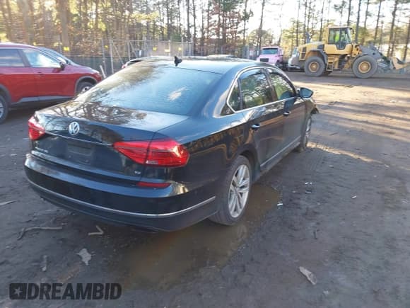 ✅ 2016 Volkswagen Passat SEL Premium • VIN: 1VWCM7A39GC059718 • Lot: 41222814. Wystawiony na IAAI z przebiegiem 117 627 mil. Bezpłatny archiwum sprzedaży aukcyjnych z USA i szczegółowy raport historii pojazdu na DreamBid. Zdjęcie 4.