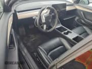 ✅ 2022 Tesla Model 3 • VIN: 5YJ3E1EA0NF370895 • Lot: 95686615. Wystawiony na Copart z przebiegiem 123 976 mil. Bezpłatny archiwum sprzedaży aukcyjnych z USA i szczegółowy raport historii pojazdu na DreamBid. Zdjęcie 8.