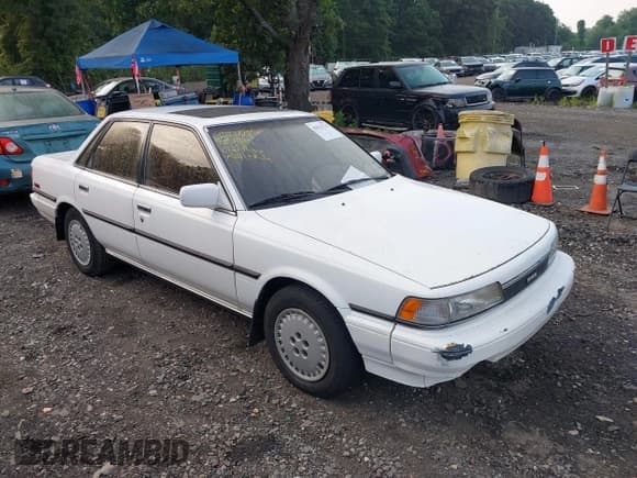 ✅ 1988 Toyota Camry LE • VIN: JT2SV22E5J3248025 • Lot: 42921735. Wystawiony na IAAI z przebiegiem 85 398 mil. Bezpłatny archiwum sprzedaży aukcyjnych z USA i szczegółowy raport historii pojazdu na DreamBid. Zdjęcie 1.