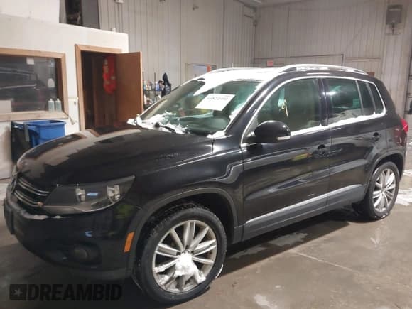 ✅ 2012 Volkswagen Tiguan S • VIN: WVGBV7AX8CW561221 • Lot: 43824990. Listed on IAAI with 208,752 mi. Free auction sales archive from the USA and detailed vehicle history report at DreamBid. Image 2.
