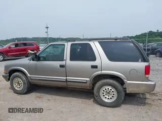 ✅ 2001 Chevrolet Blazer LT • VIN: 1GNDT13W212105490 • Lot: 42459348. Wystawiony na IAAI z przebiegiem 202 311 mil. Bezpłatny archiwum sprzedaży aukcyjnych z USA i szczegółowy raport historii pojazdu na DreamBid. Zdjęcie 6.