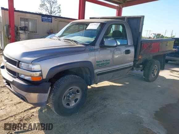✅ 2001 Chevrolet Silverado 2500HD • VIN: 1GCHC24G11E186939 • Lot: 42879961. Wystawiony na IAAI z przebiegiem 188 963 mil. Bezpłatny archiwum sprzedaży aukcyjnych z USA i szczegółowy raport historii pojazdu na DreamBid. Zdjęcie 2.