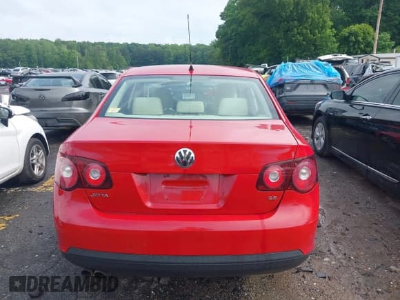 ✅ 2010 Volkswagen Jetta Limited Edition • VIN: 3VWRX7AJ6AM158664 • Lot: 42205340. Wystawiony na IAAI z przebiegiem 120 002 mil. Bezpłatny archiwum sprzedaży aukcyjnych z USA i szczegółowy raport historii pojazdu na DreamBid. Zdjęcie 16.
