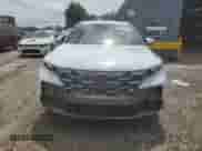 2022 Hyundai Santa Cruz Limited z VIN 5NTJEDAF4NH033384, wystawiony jako Copart lot #68323145 z przebiegiem 81 195 mil mil oraz Szkoda całkowita • Salvage title. Historia ofert i sprzedaży dostępna na DreamBid. Obrazek 5.