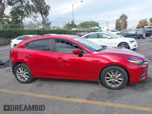 ✅ 2018 Mazda 3 Sport • VIN: 3MZBN1K77JM175173 • Лот: 43685933. Опубликован ранее на IAAI с пробегом 122 246 миль. Бесплатный доступ к архиву аукционных продаж из США и подробный отчёт об истории автомобиля на DreamBid. Изображение 14.