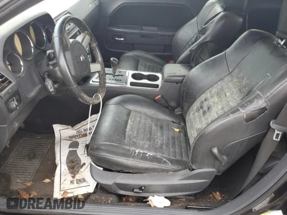 ✅ 2009 Dodge Challenger SE • VIN: 2B3LJ44V79H522139 • Lot: 71251454. Wystawiony na Copart z przebiegiem Nie podano. Bezpłatny archiwum sprzedaży aukcyjnych z USA i szczegółowy raport historii pojazdu na DreamBid. Zdjęcie 7.