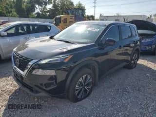 ✅ 2023 Nissan Rogue SV • VIN: 5N1BT3BA2PC910681 • Lot: 71542825. Wystawiony na Copart z przebiegiem 75 740 mil. Bezpłatny archiwum sprzedaży aukcyjnych z USA i szczegółowy raport historii pojazdu na DreamBid. Zdjęcie 1.