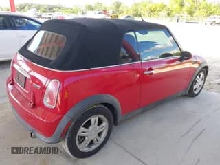 ✅ 2008 MINI Convertible • VIN: WMWRF33518TG18288 • Lot: 43515441. Wystawiony na IAAI z przebiegiem 125 759 mil. Bezpłatny archiwum sprzedaży aukcyjnych z USA i szczegółowy raport historii pojazdu na DreamBid. Zdjęcie 4.