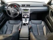 ✅ 2009 Volkswagen Passat Komfort • VIN: WVWJK73C19E004393 • Lot: 90436465. Wystawiony na Copart z przebiegiem 196 101 mil. Bezpłatny archiwum sprzedaży aukcyjnych z USA i szczegółowy raport historii pojazdu na DreamBid. Zdjęcie 8.