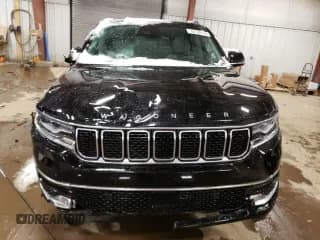 ✅ 2022 Jeep Wagoneer Series II • VIN: 1C4SJVBT1NS219233 • Lot: 38130174. Wystawiony na Copart z przebiegiem 32 068 mil. Bezpłatny archiwum sprzedaży aukcyjnych z USA i szczegółowy raport historii pojazdu na DreamBid. Zdjęcie 5.