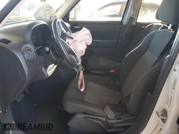 ✅ 2011 Jeep Patriot Latitude • VIN: 1J4NF1GBXBD210385 • Lot: 81959825. Listed on Copart with 127,314 mi. Free auction sales archive from the USA and detailed vehicle history report at DreamBid. Image 7.