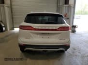 ✅ 2017 Lincoln MKC Select • VIN: 5LMCJ2D95HUL45133 • Lot: 57479745. Wystawiony na Copart z przebiegiem 125 927 mil. Bezpłatny archiwum sprzedaży aukcyjnych z USA i szczegółowy raport historii pojazdu na DreamBid. Zdjęcie 6.