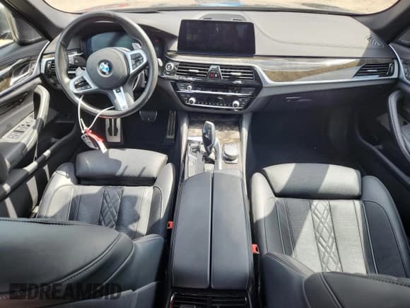 ✅ 2020 BMW 5 Series M550i xDrive • VIN: WBAJS7C02LCD05408 • Lot: 60268875. Wystawiony na Copart z przebiegiem 30 062 mil. Bezpłatny archiwum sprzedaży aukcyjnych z USA i szczegółowy raport historii pojazdu na DreamBid. Zdjęcie 8.