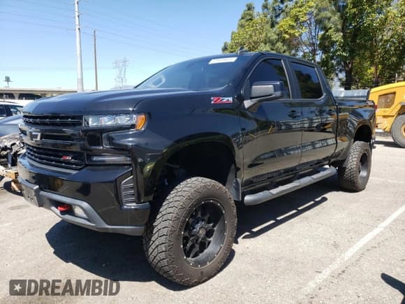 ✅ 2020 Chevrolet Silverado 1500 LT Trail Boss • VIN: 1GCPYFED2LZ364328 • Lot: 50989854. Wystawiony na Copart z przebiegiem 32 495 mil. Bezpłatny archiwum sprzedaży aukcyjnych z USA i szczegółowy raport historii pojazdu na DreamBid. Zdjęcie 1.