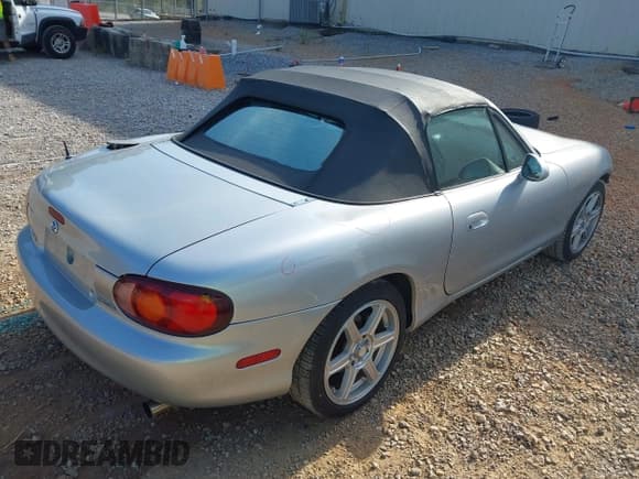 ✅ 1999 Mazda MX-5 Miata • VIN: JM1NB3532X0107405 • Лот: 43173717. Опубликован ранее на IAAI с пробегом 149 477 миль. Бесплатный доступ к архиву аукционных продаж из США и подробный отчёт об истории автомобиля на DreamBid. Изображение 4.