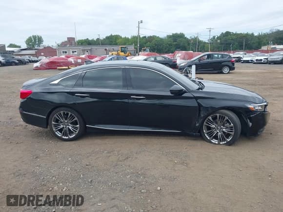 ✅ 2018 Honda Accord Touring • VIN: 1HGCV1F9XJA002328 • Lot: 43028885. Listed on IAAI with 99,584 mi. Free auction sales archive from the USA and detailed vehicle history report at DreamBid. Image 13.