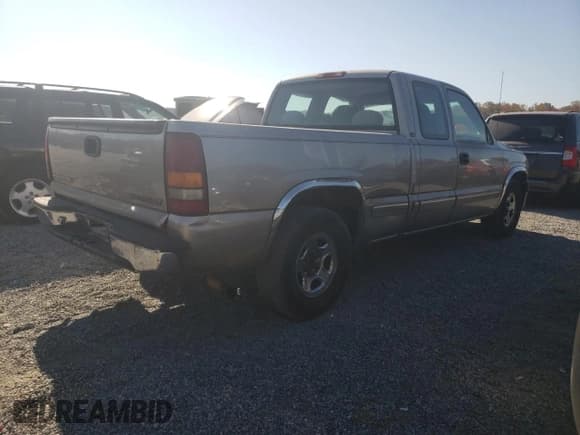 ✅ 2000 Chevrolet Silverado 1500 LS • VIN: 2GCEC19T0Y1141389 • Лот: 77628604. Опубликован ранее на Copart с пробегом 325 624 миль. Бесплатный доступ к архиву аукционных продаж из США и подробный отчёт об истории автомобиля на DreamBid. Изображение 3.
