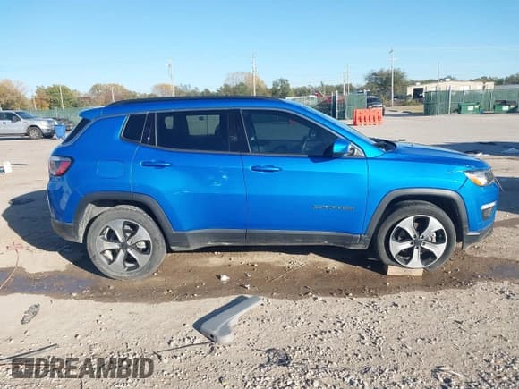 ✅ 2018 Jeep Compass Latitude • VIN: 3C4NJCBB4JT165525 • Lot: 43616258. Listed on IAAI with 71,319 mi. Free auction sales archive from the USA and detailed vehicle history report at DreamBid. Image 13.