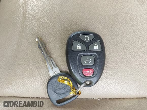 ✅ 2010 Chevrolet Suburban LT • VIN: 1GNUKJE33AR117502 • Lot: 43082827. Listed on IAAI with 200,098 mi. Free auction sales archive from the USA and detailed vehicle history report at DreamBid. Image 11.