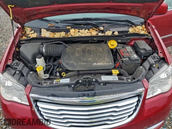 ✅ 2015 Chrysler Town & Country Touring • VIN: 2C4RC1BG6FR561817 • Лот: 94130165. Опубликован ранее на Copart с пробегом 148 270 миль. Бесплатный доступ к архиву аукционных продаж из США и подробный отчёт об истории автомобиля на DreamBid. Изображение 12.